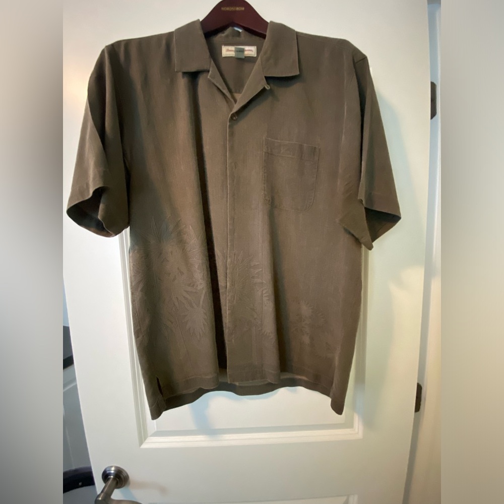 Tommy Bahama men’s silk button down. M. Used